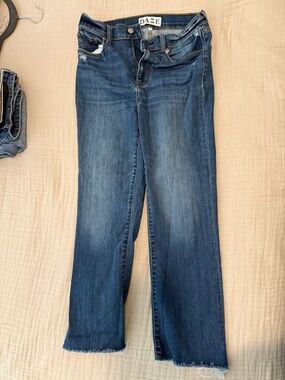 DAZE Women's Straight-Leg Jeans in Medium Blue Wash